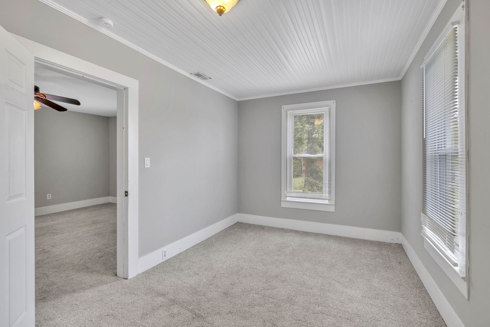 301 Maple Street Chapel Hill, TN 37034 - Photo 28 of 38 an empty room with windows and closet