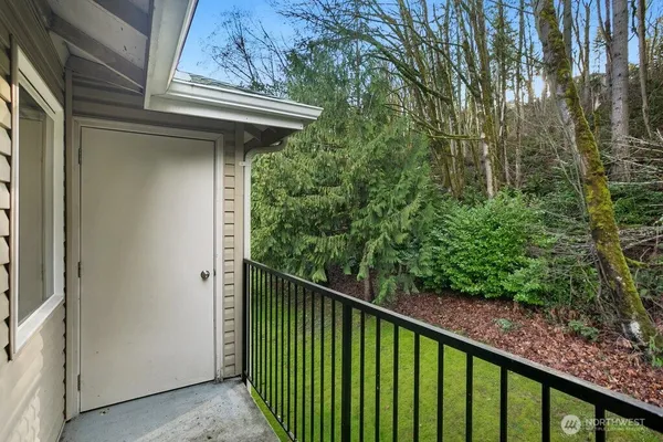 $475,000 | 595 Newport Way Northwest, Unit C4, Issaquah, WA 98027