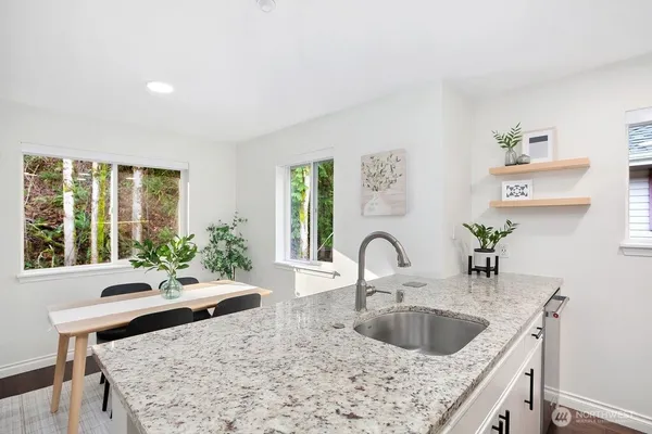 $475,000 | 595 Newport Way Northwest, Unit C4, Issaquah, WA 98027