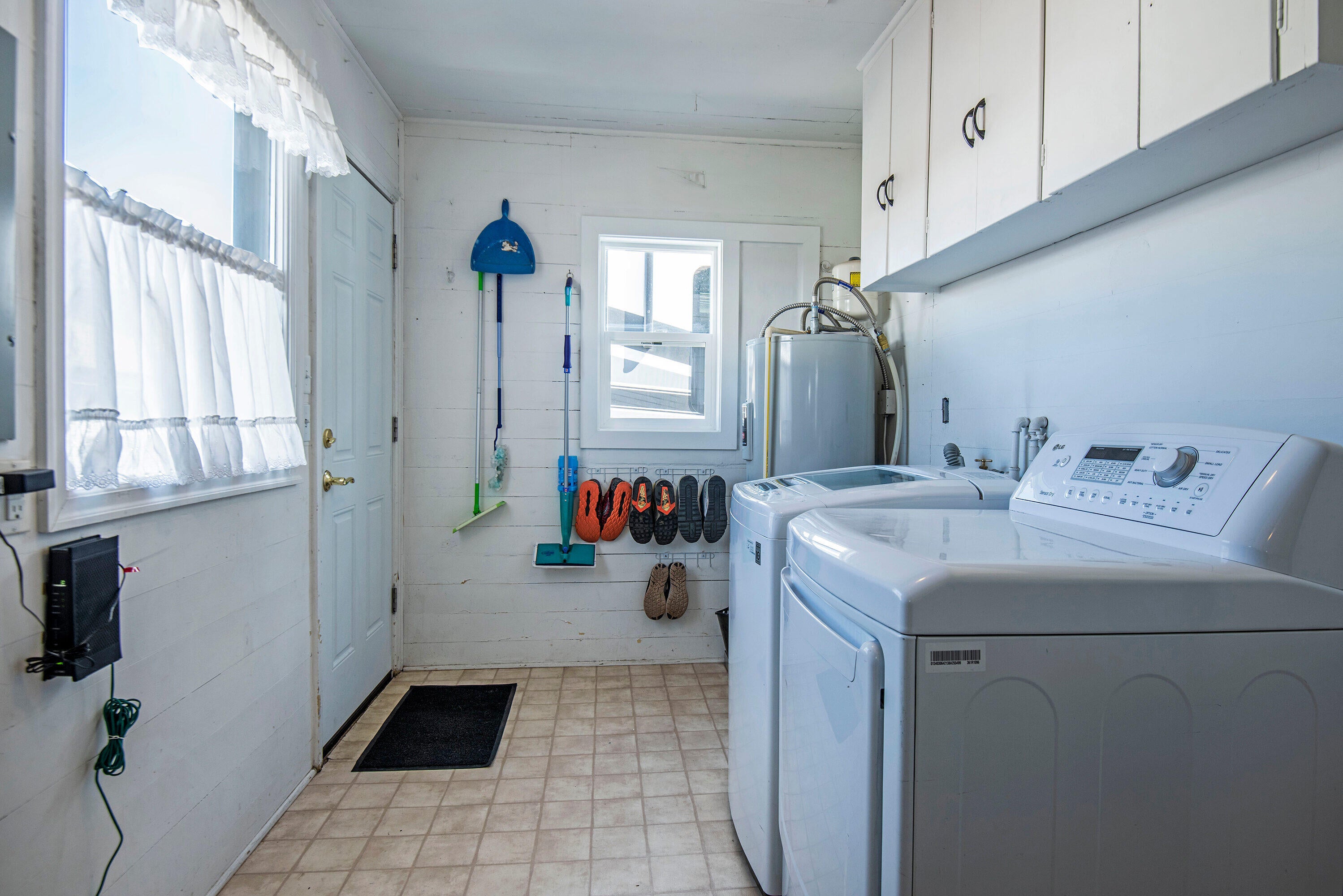 327 Southwest 10th Street Redmond, OR 97756 - Photo 19 of 23 327 SW 10th St Redmond OR-print-019-003-