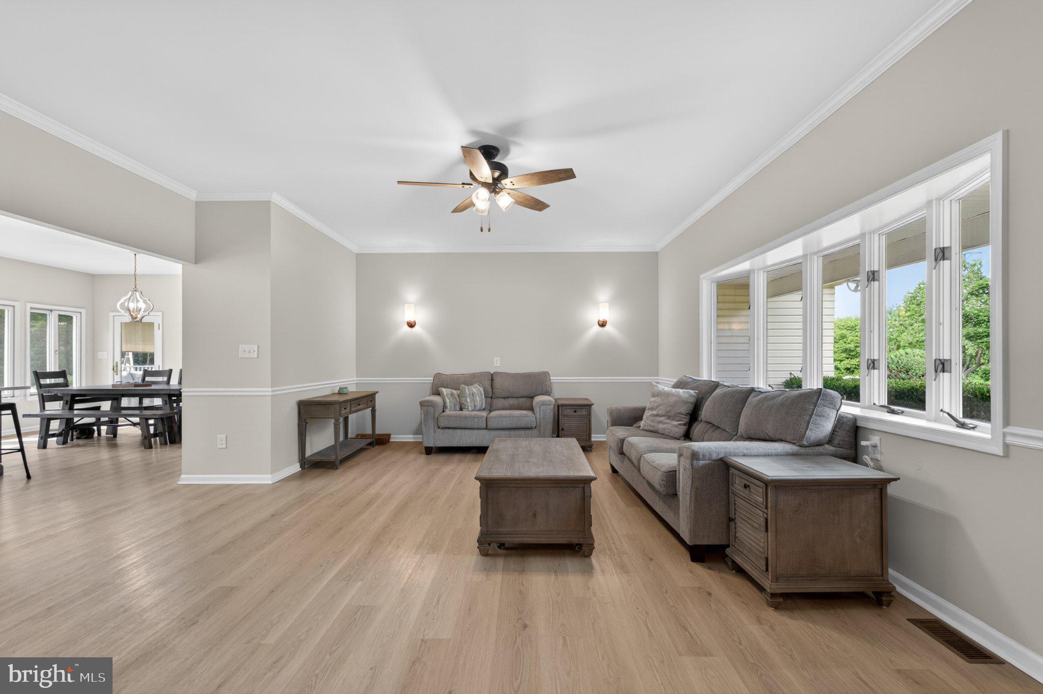 836 Hardingville Road Monroeville, NJ 08343 - Photo 5 of 58 Spacious living area with natural light.