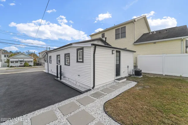 a view of a house with a backyard