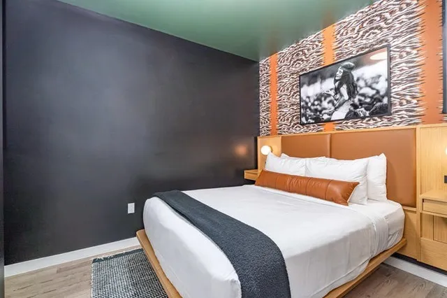 $399,900 | 50 Music Square West, Unit 219, Nashville, TN 37203