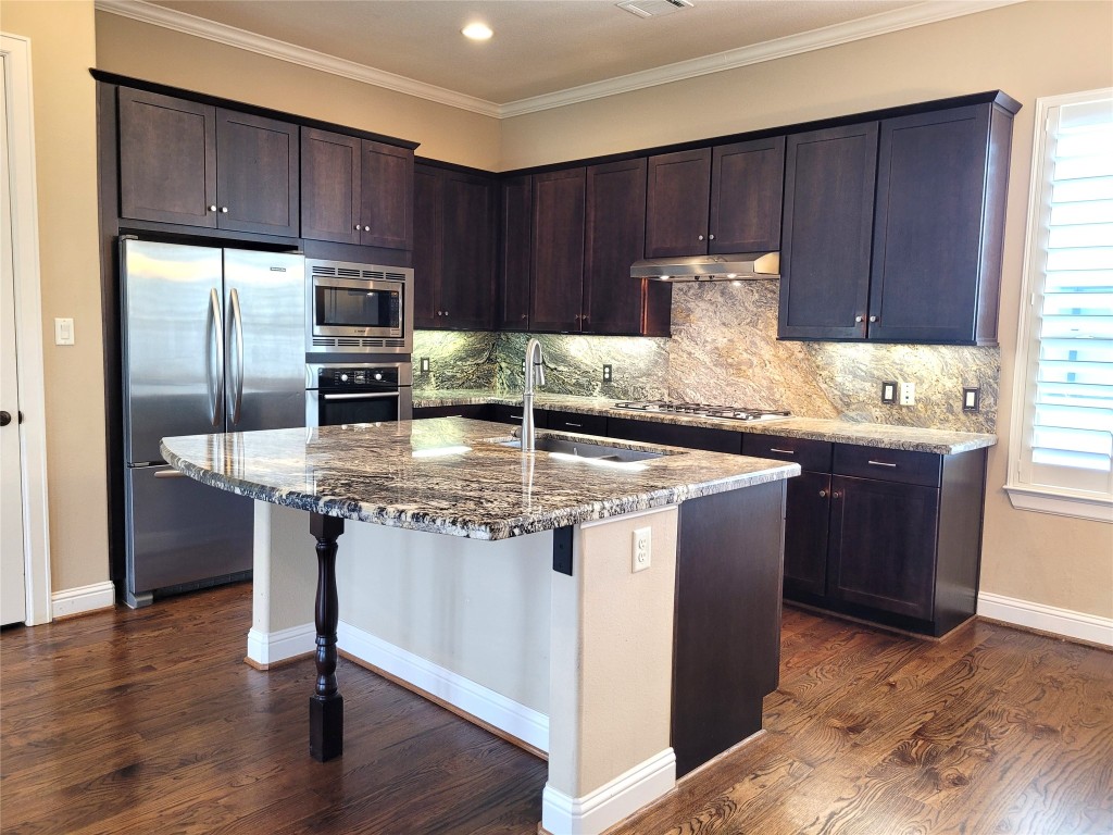 1508 Fowler Street Houston, TX 77007 - Photo 19 of 50 beautiful granite Countertops and Backsplash
