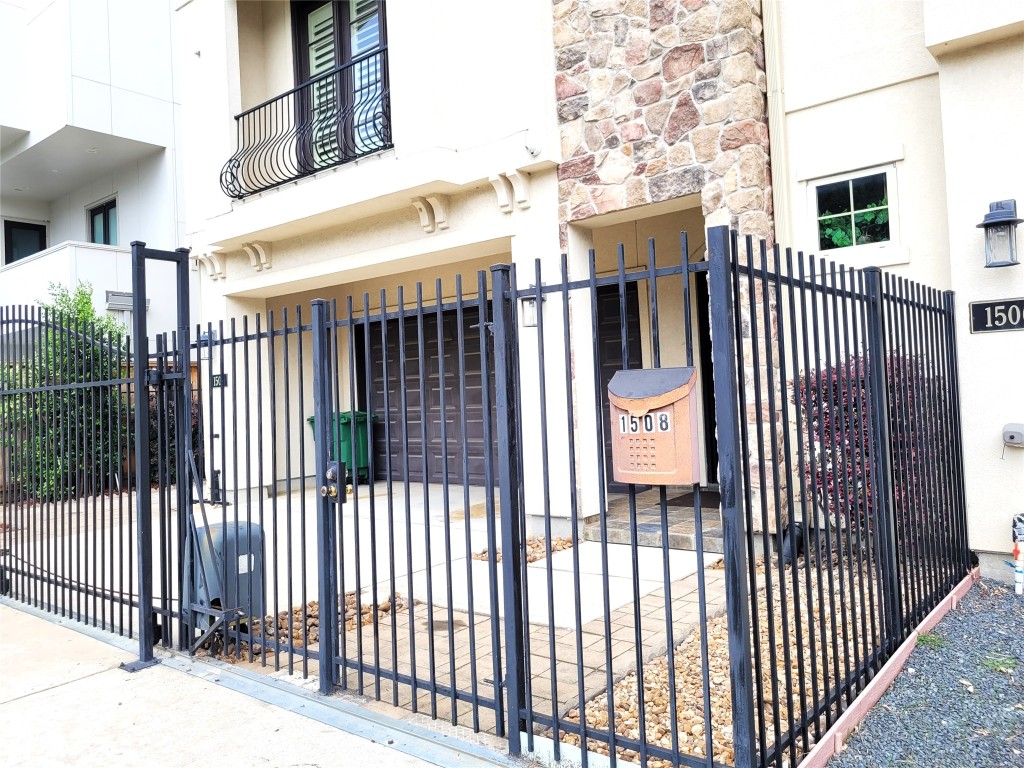 1508 Fowler Street Houston, TX 77007 - Photo 2 of 50