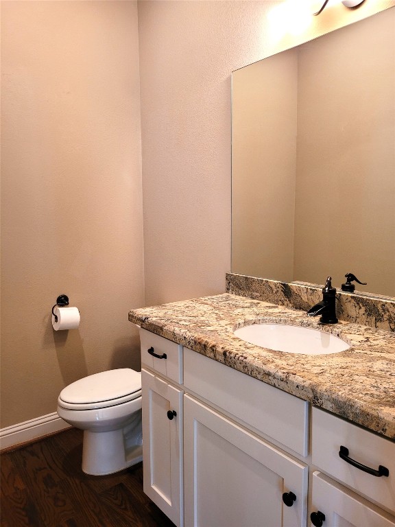1508 Fowler Street Houston, TX 77007 - Photo 27 of 50 2nd-floor half bath