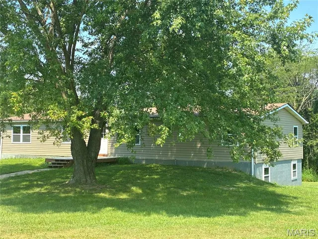 $227,500 | 126 Highland Drive, Troy, MO 63379