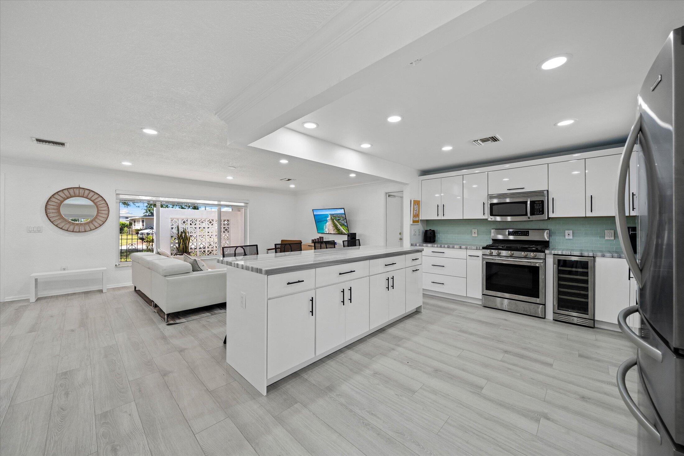 421 Southwest 18th Street Pompano Beach, FL 33060 - Photo 13 of 40 12-421 SW 18th St, Pompano Beach-29