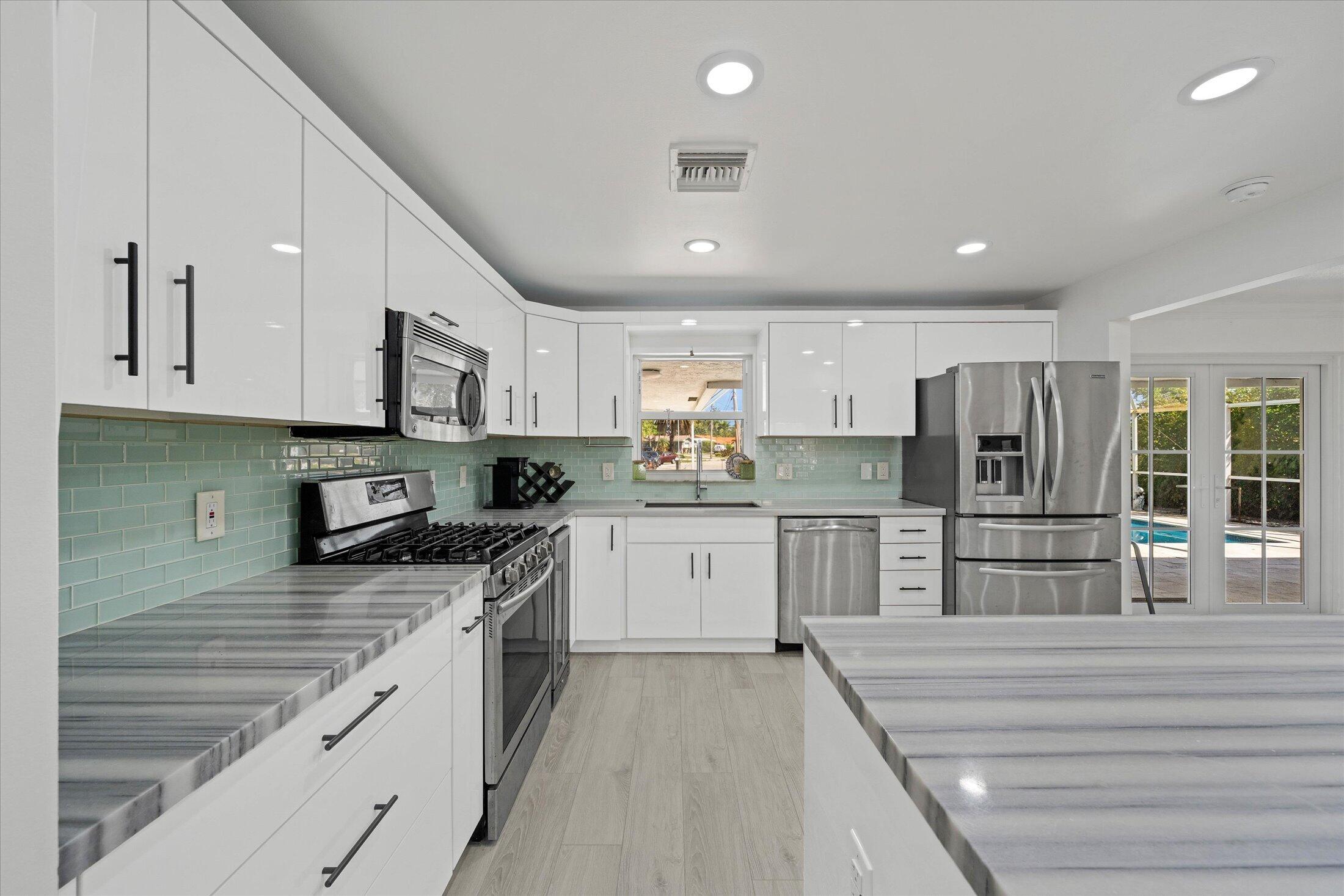 421 Southwest 18th Street Pompano Beach, FL 33060 - Photo 14 of 40 13-421 SW 18th St, Pompano Beach-31