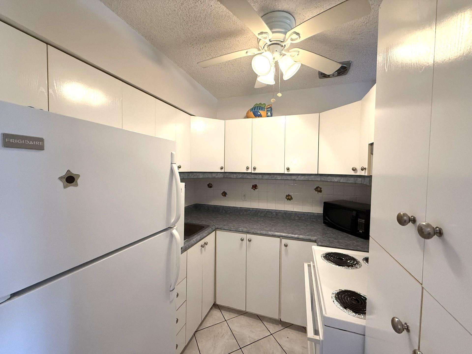 900 Southwest 10th Terrace, Unit 21S Hallandale Beach, FL 33009 - Photo 6 of 16 Photo 6