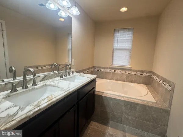 $3,200 | 11888 Country Squire Way, Clarksburg, MD 20871