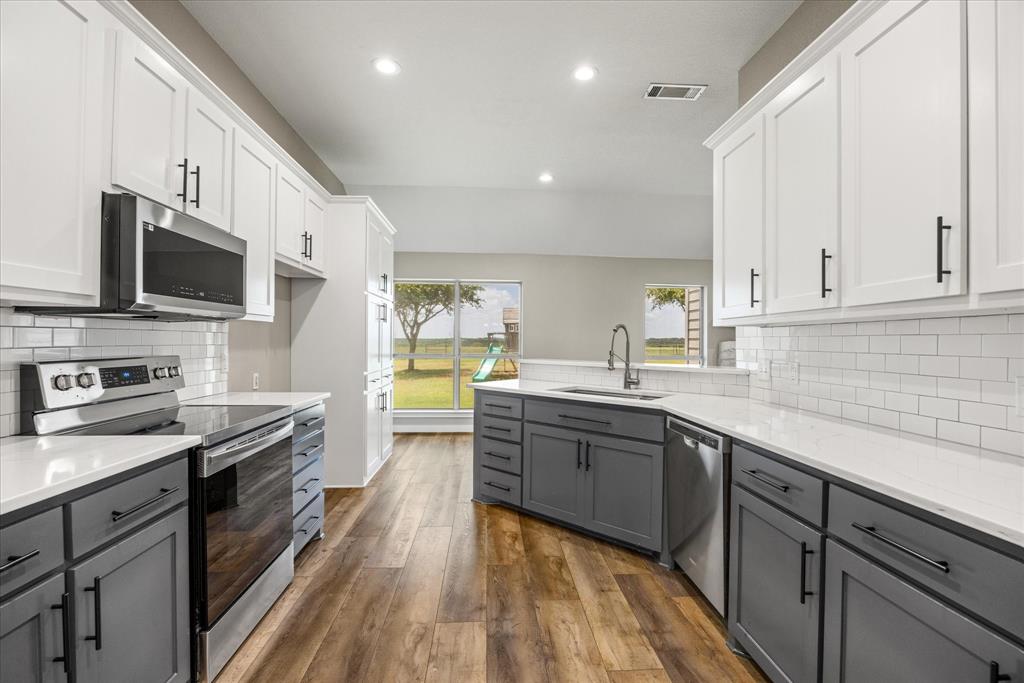 7000 Massey Road Granbury, TX 76049 - Photo 27 of 40 Kitchen