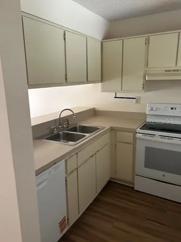 $1,250 | 100 East Kentucky Avenue, Unit J101, Deland, FL 32724