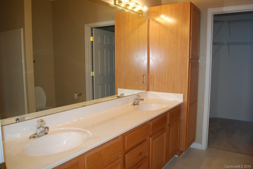 16627 Timber Crossing Road, Unit 3022 Charlotte, NC 28213 - Photo 14 of 17 Gallery Image 14