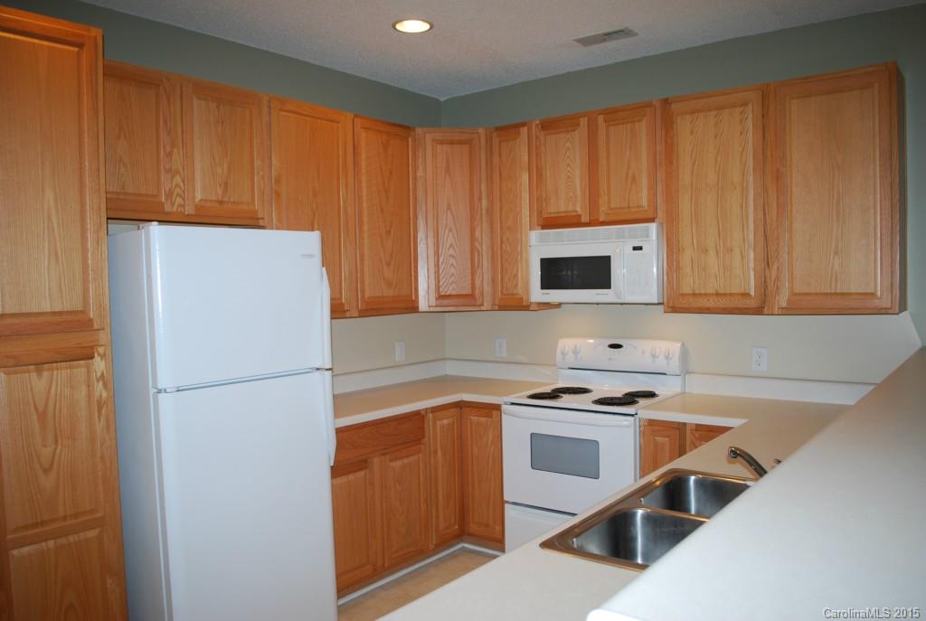 16627 Timber Crossing Road, Unit 3022 Charlotte, NC 28213 - Photo 3 of 17 Gallery Image 3