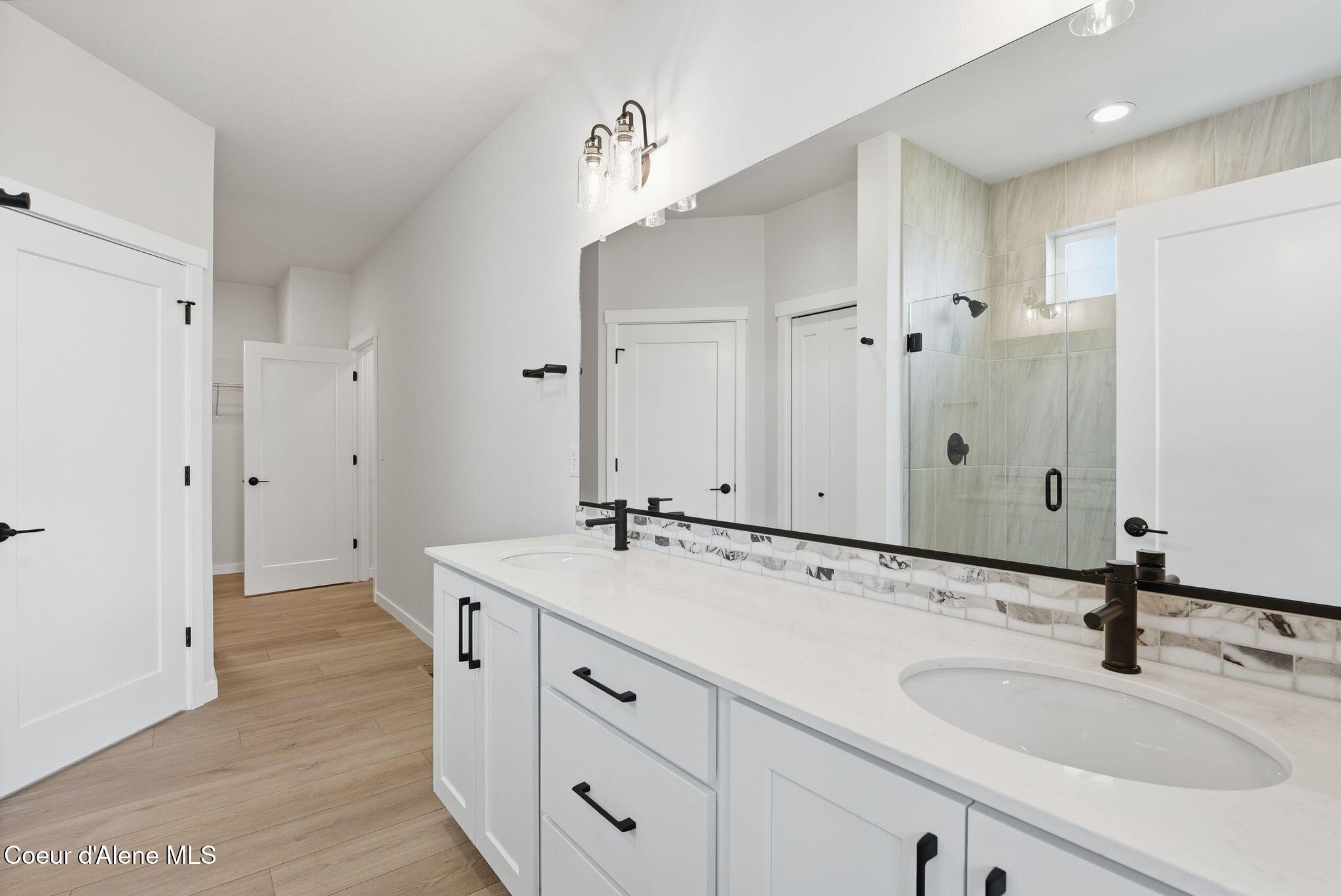 2693 West Victor Loop Coeur D'Alene, ID 83815 - Photo 21 of 52 Primary Bathroom