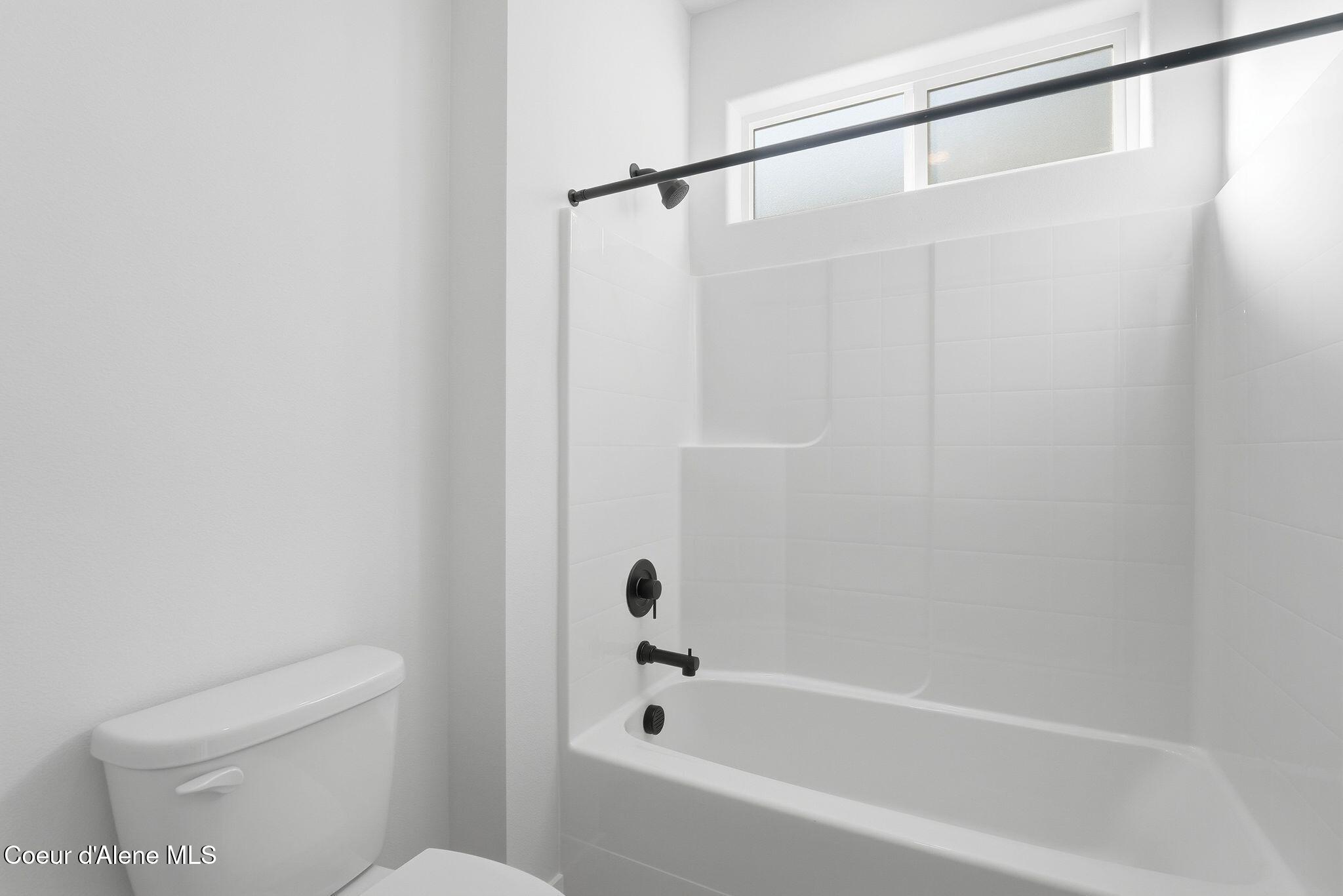 2693 West Victor Loop Coeur D'Alene, ID 83815 - Photo 28 of 52 Main Bathroom