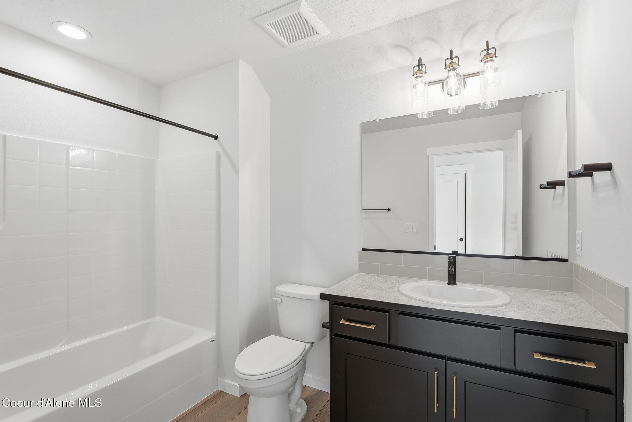 2693 West Victor Loop Coeur D'Alene, ID 83815 - Photo 33 of 52 Bonus Room Bath