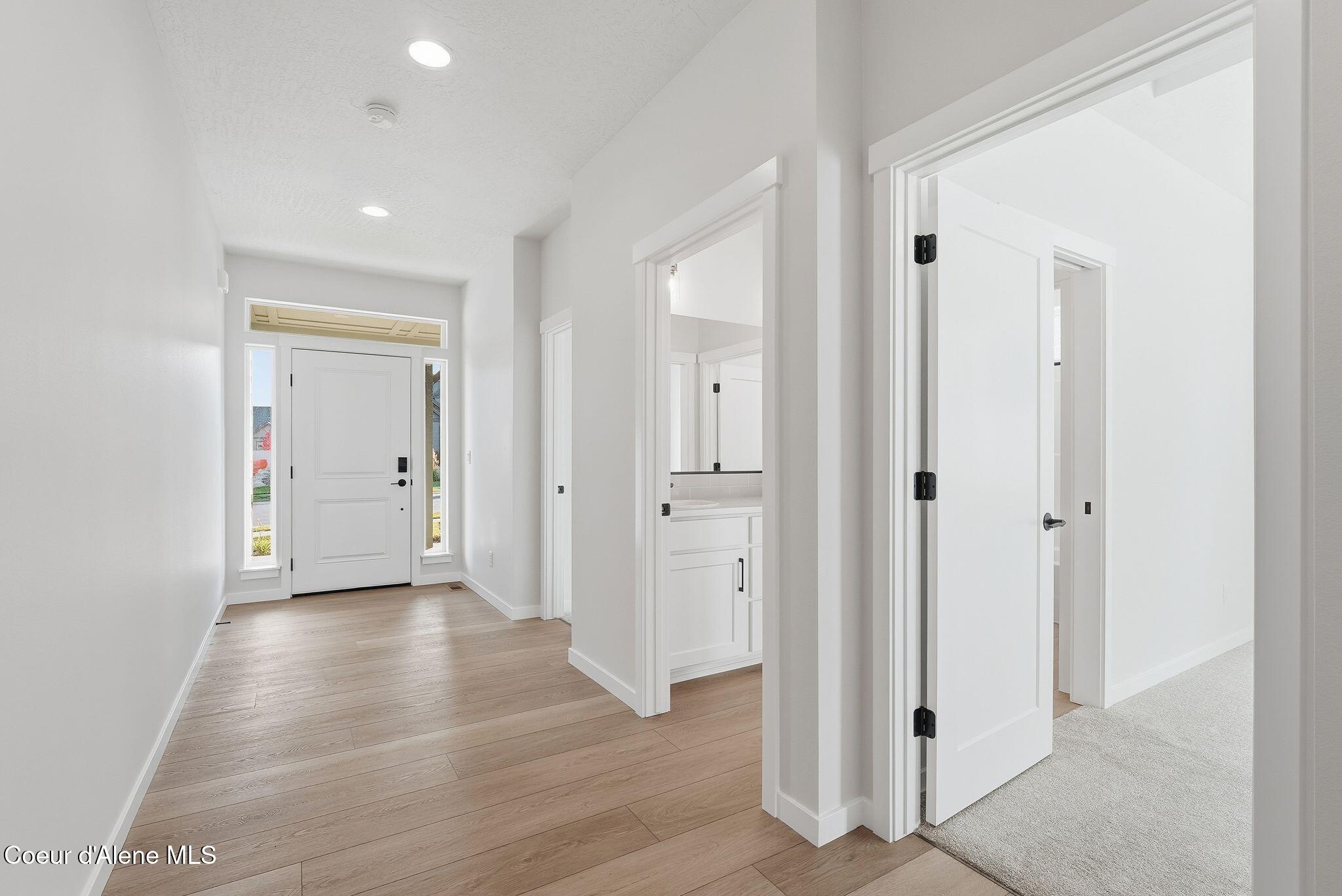 2693 West Victor Loop Coeur D'Alene, ID 83815 - Photo 5 of 52 Entry