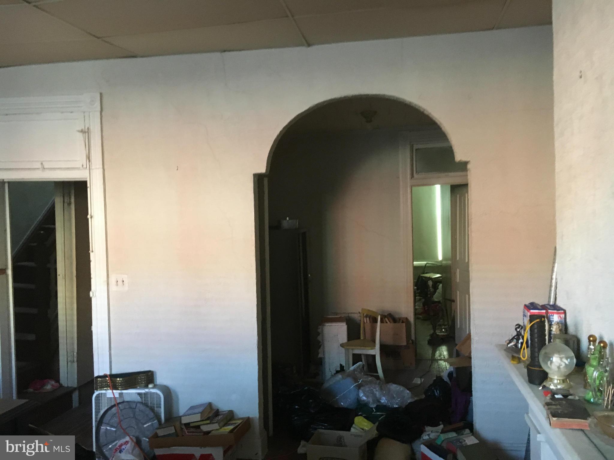 2030 Madison Avenue Baltimore, MD 21217 - Photo 15 of 24 a room with a mirror