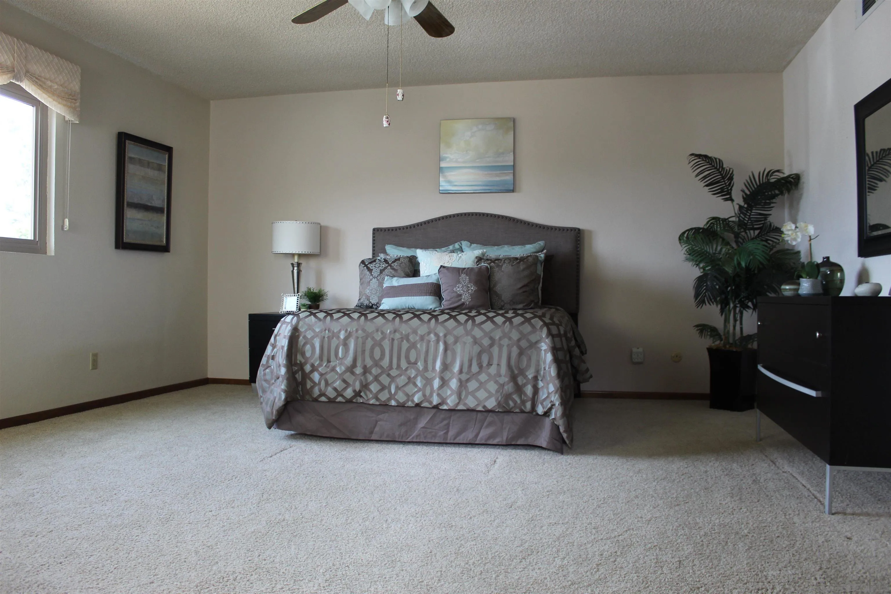 9668 Via Kenora Spring Valley, CA 91977 - Photo 4 of 22 Gallery Image 4