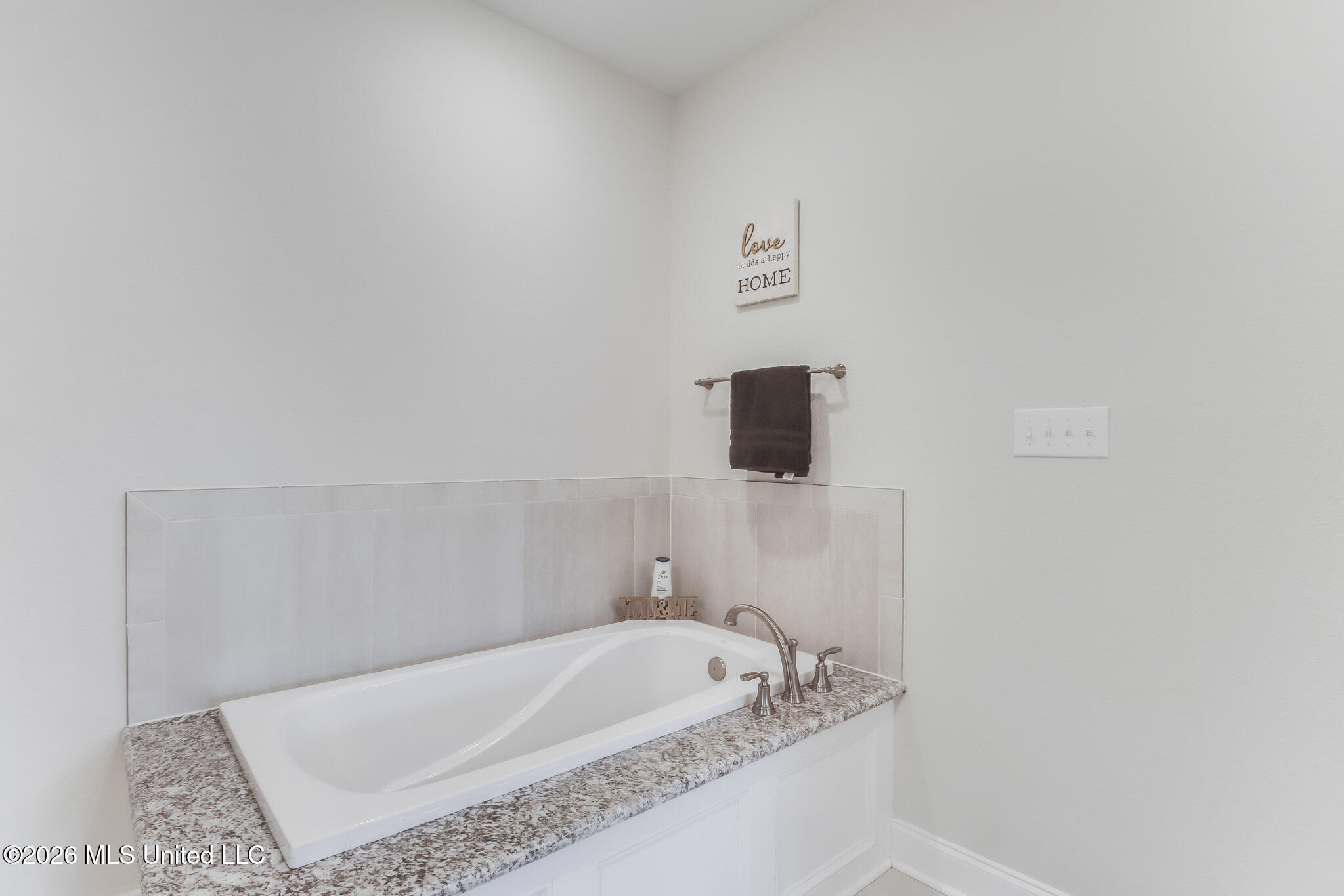 5894 Windmill Street Ocean Springs, MS 39564 - Photo 17 of 20 Primary Bathroom
