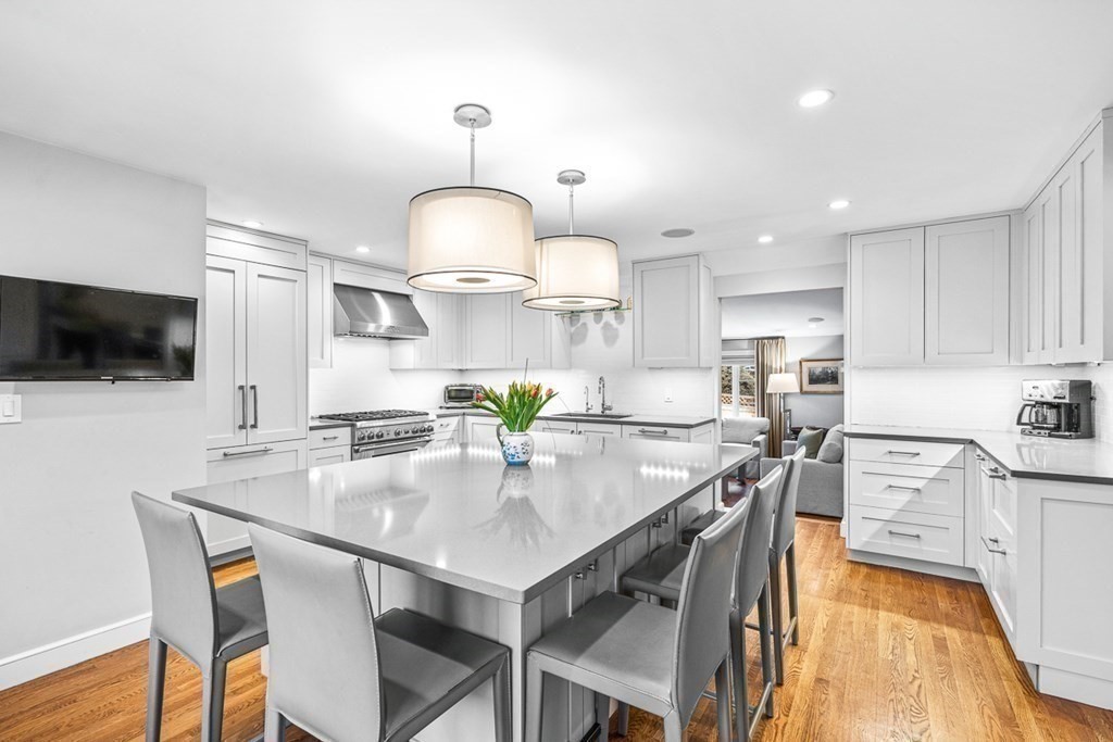 2 Edgewater Place Winchester, MA 01890 - Photo 4 of 42