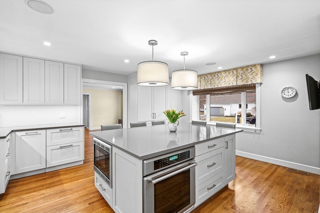 2 Edgewater Place Winchester, MA 01890 - Photo 7 of 42