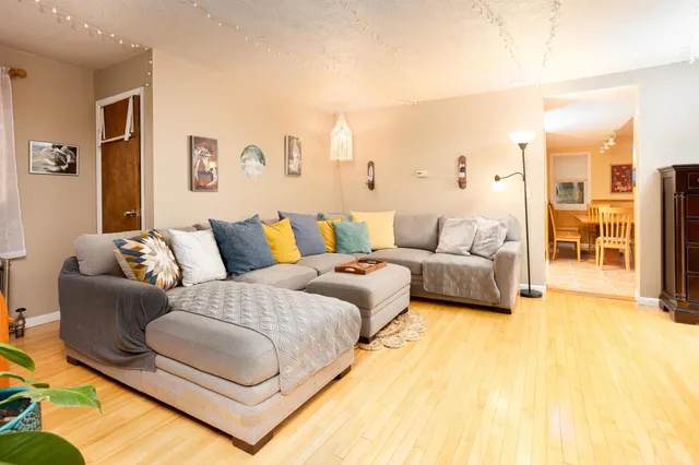 $475,900 | 2797 Malletts Bay Avenue, Colchester, VT 05446