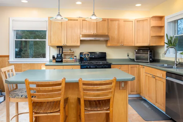 $475,900 | 2797 Malletts Bay Avenue, Colchester, VT 05446