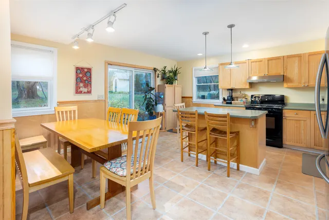 $475,900 | 2797 Malletts Bay Avenue, Colchester, VT 05446