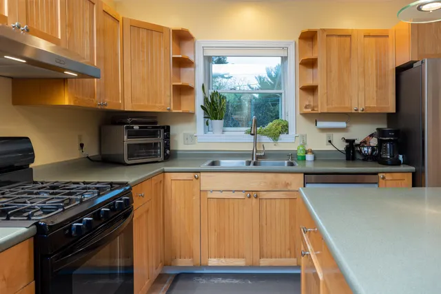 $465,000 | 2797 Malletts Bay Avenue, Colchester, VT 05446