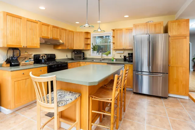 $465,000 | 2797 Malletts Bay Avenue, Colchester, VT 05446