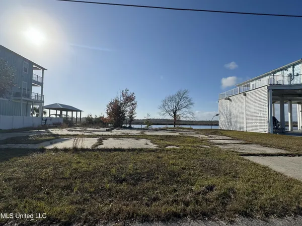 $125,000 | 10187 South River Drive, Biloxi, MS 39532