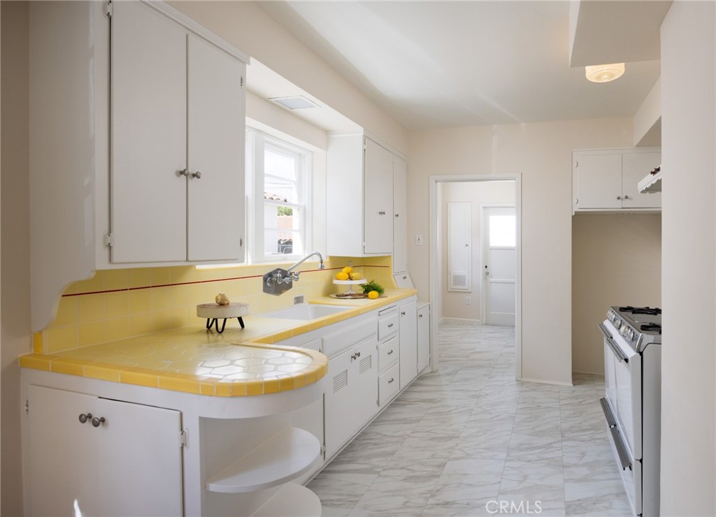 2324 North Riverside Drive Santa Ana, CA 92706 - Photo 14 of 52