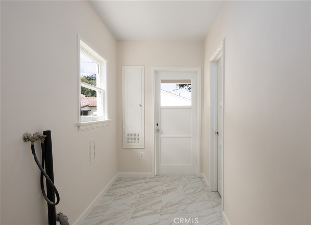 2324 North Riverside Drive Santa Ana, CA 92706 - Photo 28 of 52 Laundry room