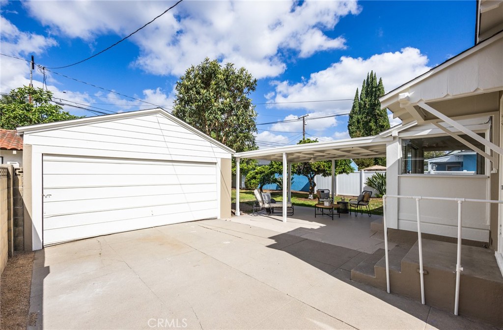 2324 North Riverside Drive Santa Ana, CA 92706 - Photo 39 of 52 Garage