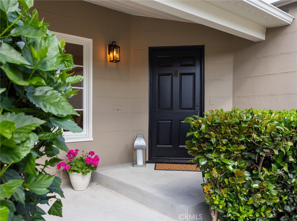2324 North Riverside Drive Santa Ana, CA 92706 - Photo 5 of 52