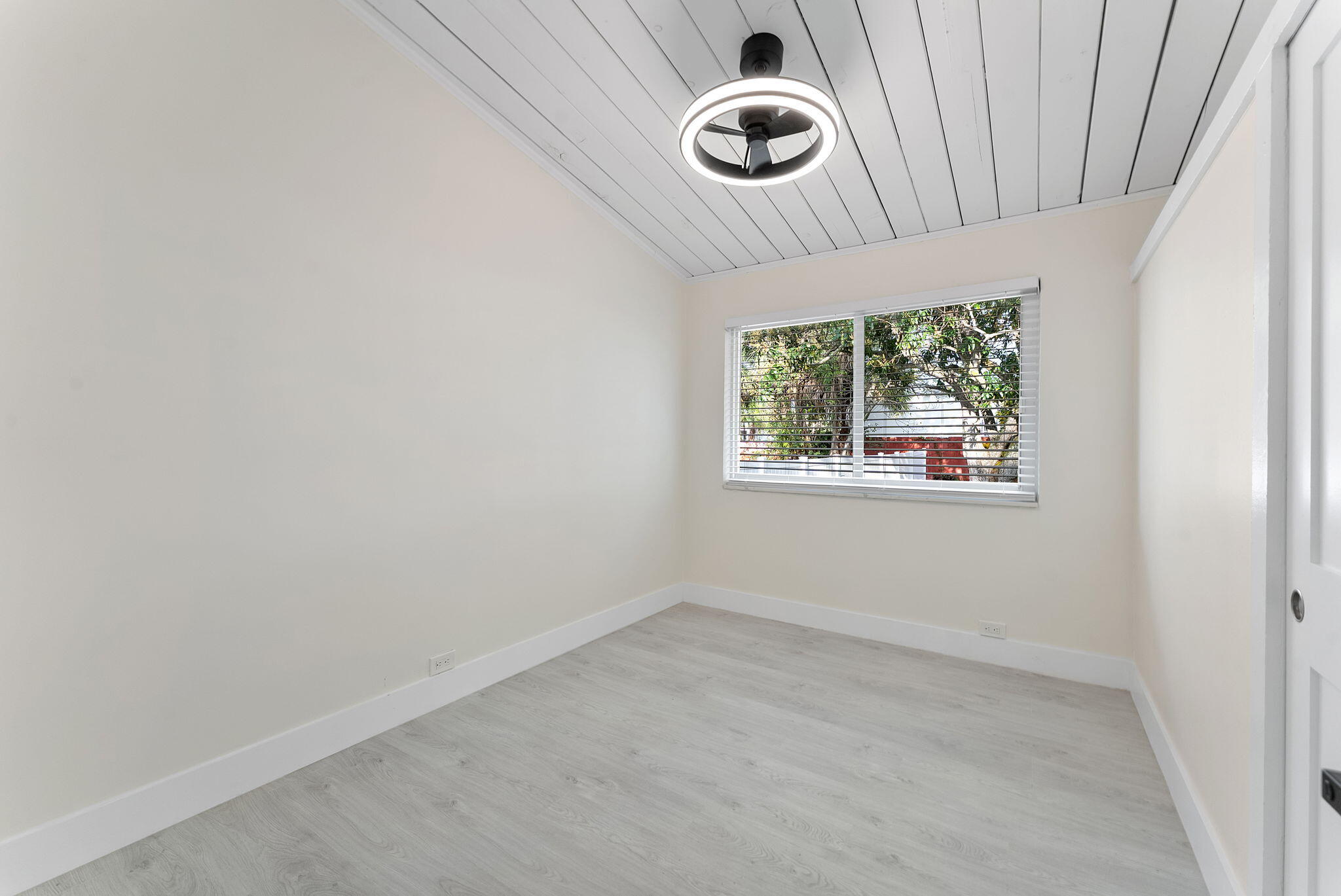 474 Enfield Street Boca Raton, FL 33487 - Photo 12 of 40 an empty room with a window
