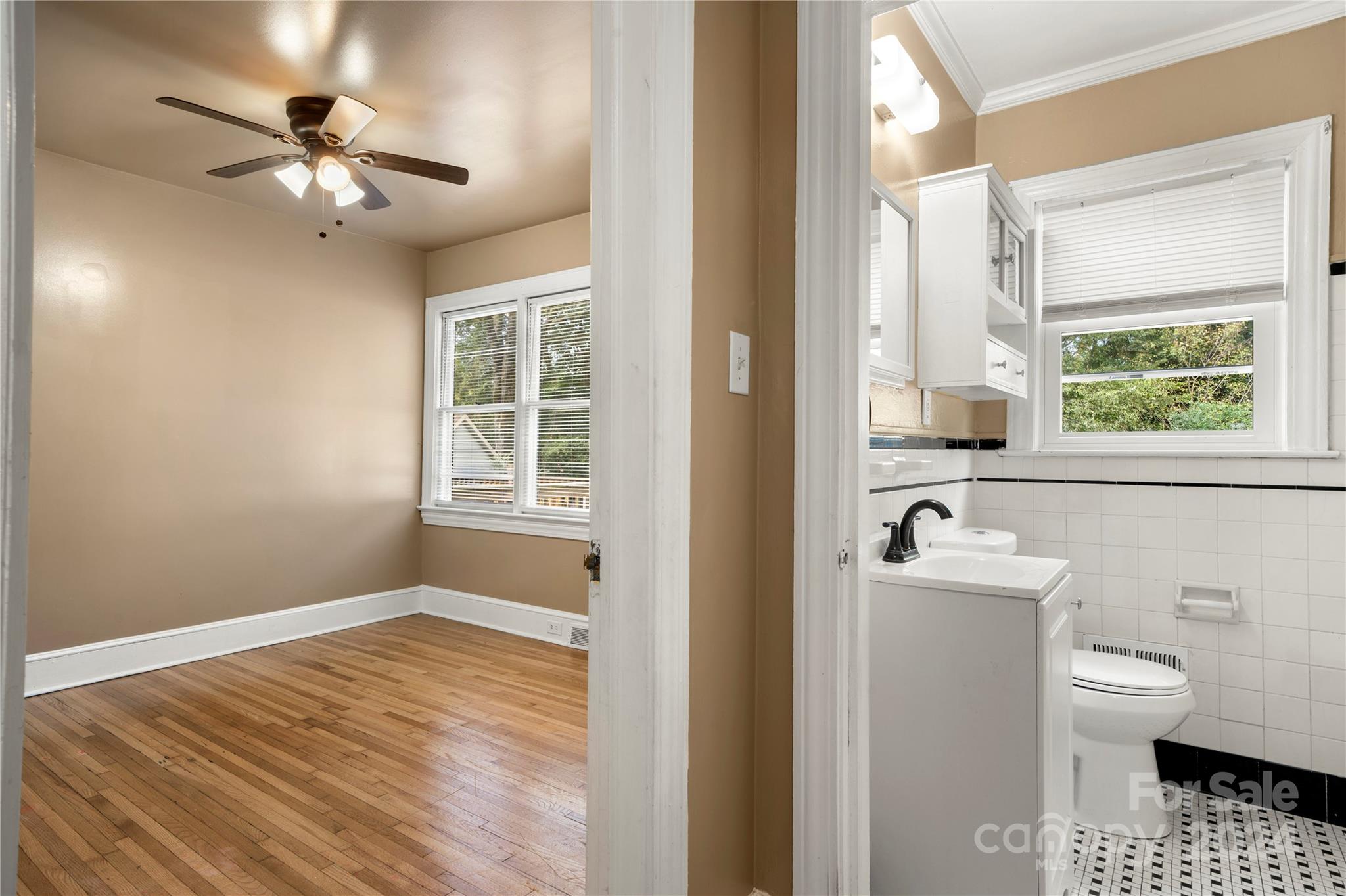 8101 Plott Road Charlotte, NC 28215 - Photo 22 of 34 a bathroom with a sink a toilet and a bathtub