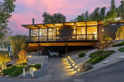 $1,699,000 | 21090 Rios Street, Woodland Hills, CA 91364