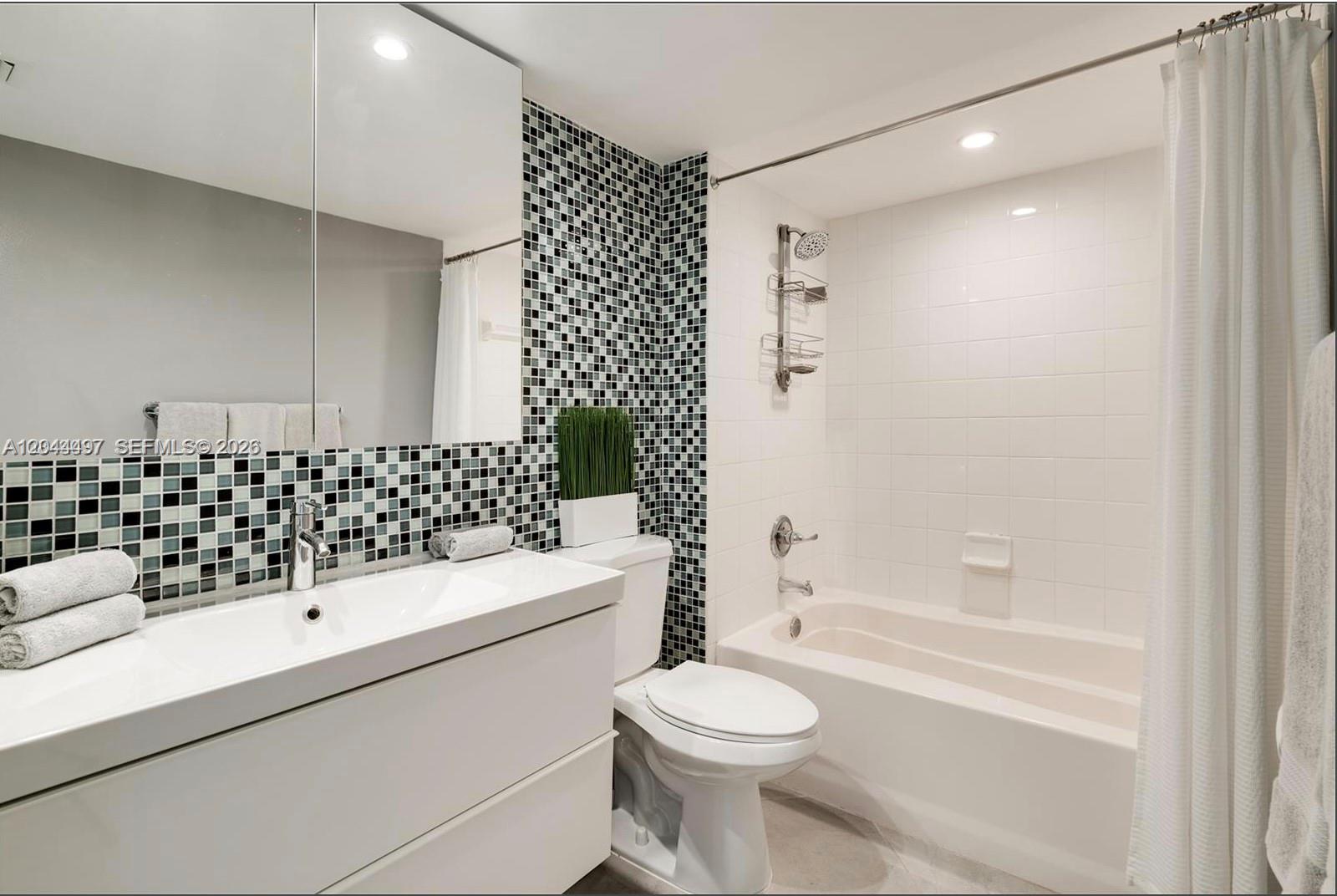 90 Alton Road, Unit 1207 Miami Beach, FL 33139 - Photo 6 of 24