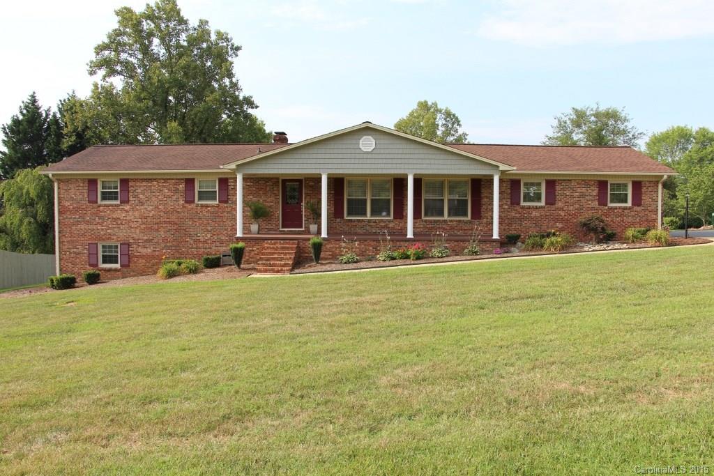208 Skyline Road Hickory, NC 28601 - Photo 1 of 24 Gallery Image 1