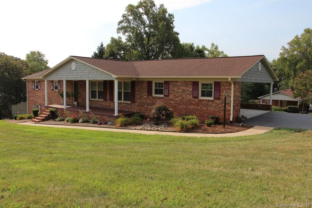 208 Skyline Road Hickory, NC 28601 - Photo 2 of 24 Gallery Image 2