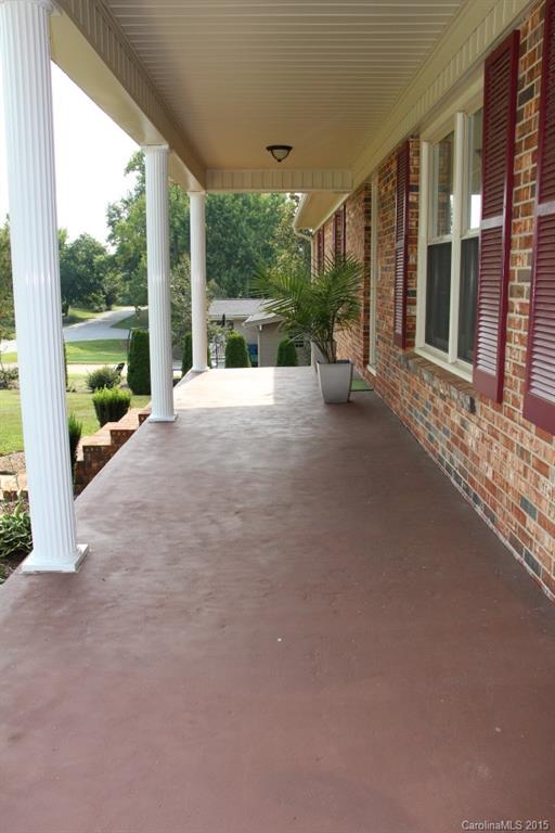 208 Skyline Road Hickory, NC 28601 - Photo 3 of 24 Gallery Image 3