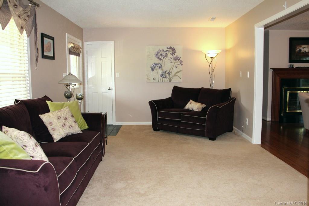 208 Skyline Road Hickory, NC 28601 - Photo 4 of 24 Gallery Image 4