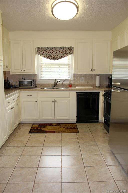 208 Skyline Road Hickory, NC 28601 - Photo 7 of 24 Gallery Image 7