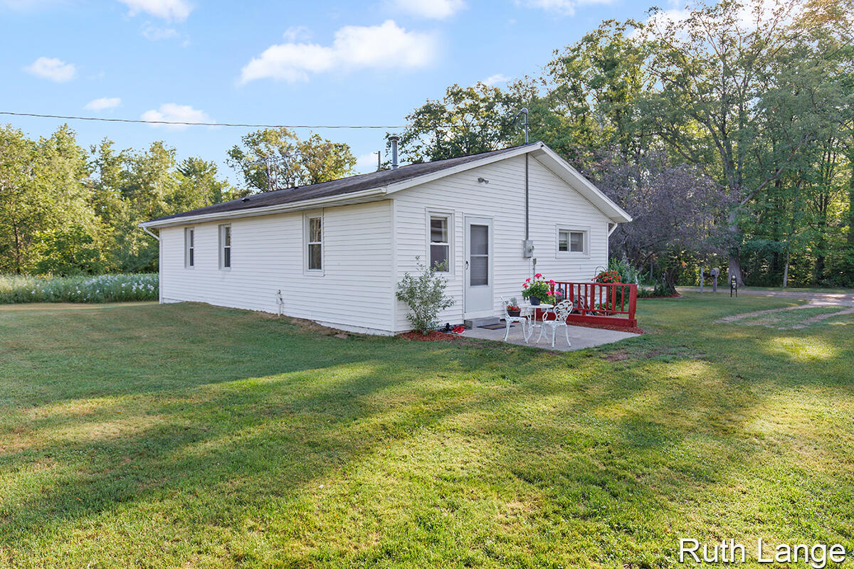 10883 Dagget Road Howard City, MI 49329 - Photo 17 of 21 IMG_1016