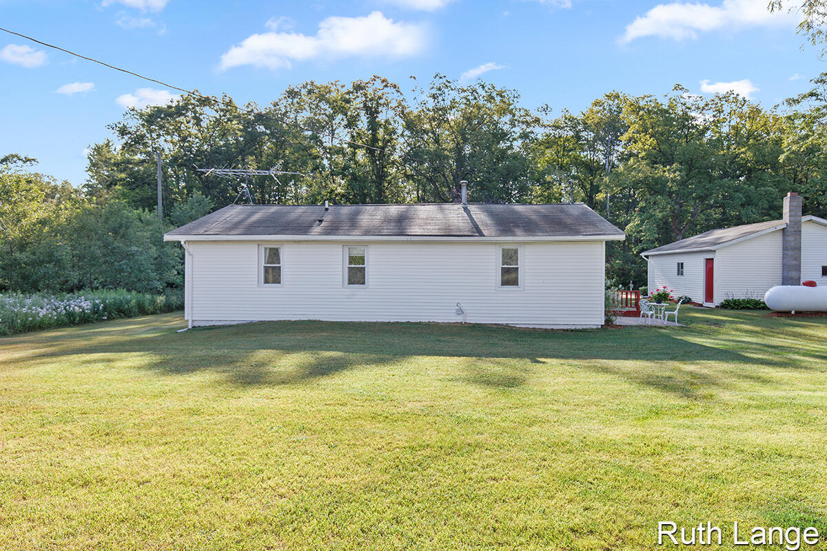 10883 Dagget Road Howard City, MI 49329 - Photo 18 of 21 IMG_1017