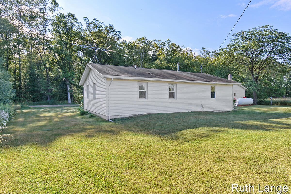 10883 Dagget Road Howard City, MI 49329 - Photo 19 of 21 IMG_1018